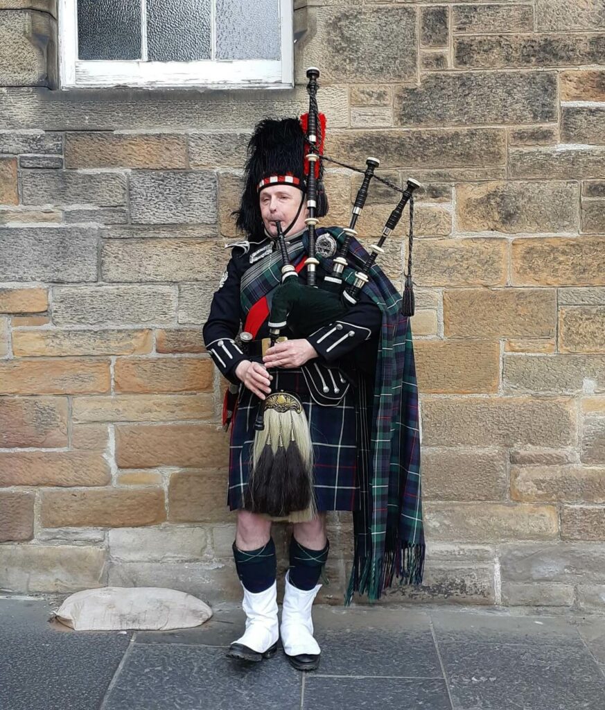 Scottish bag piper Edinburgh Royal Mile